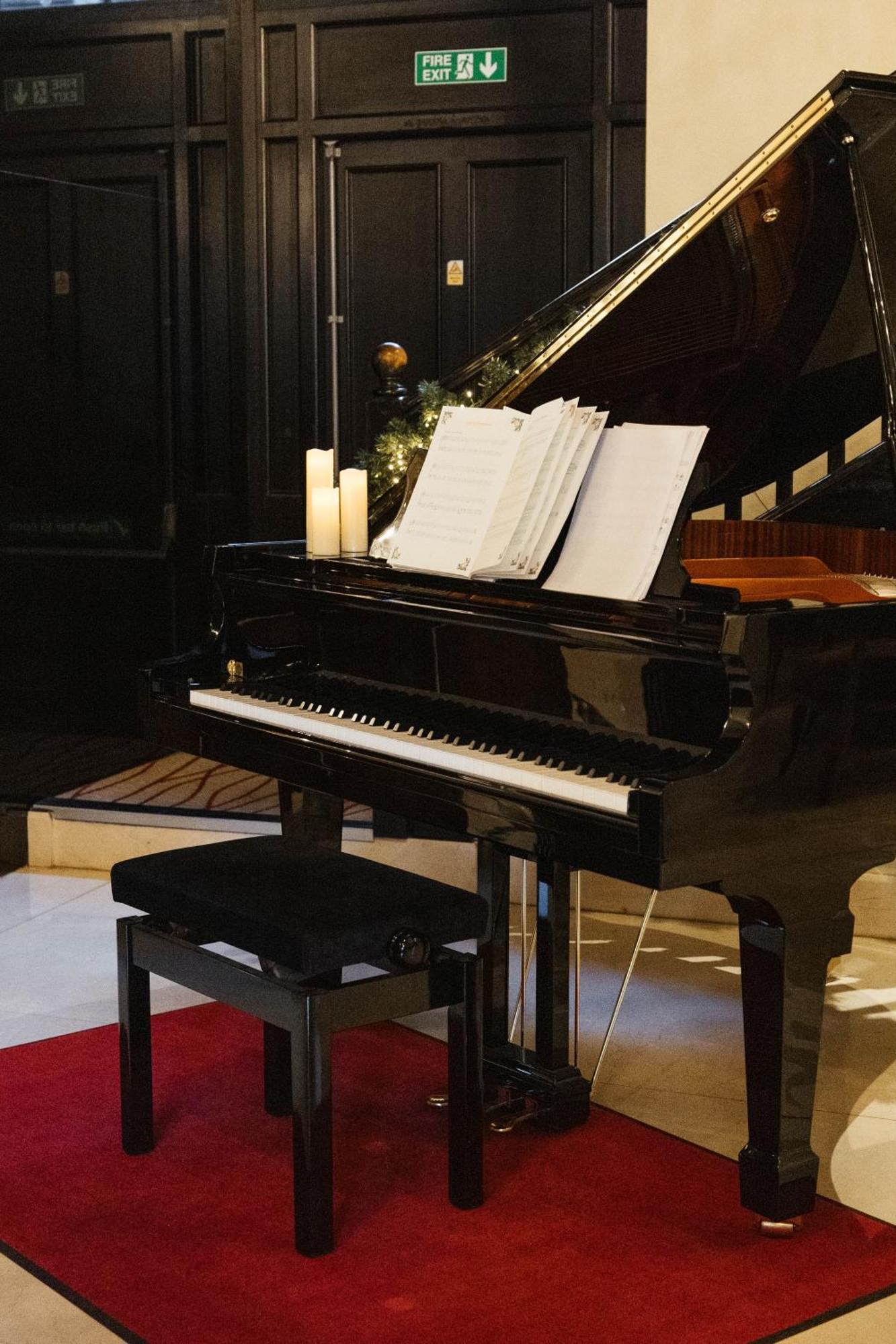 Montcalm Brewery, London City Kültér fotó A piano with a music stand