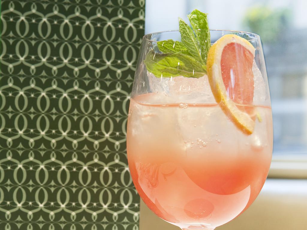 Montcalm Brewery, London City Kültér fotó A Pink Lady cocktail